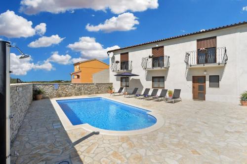 House Roberto 1384