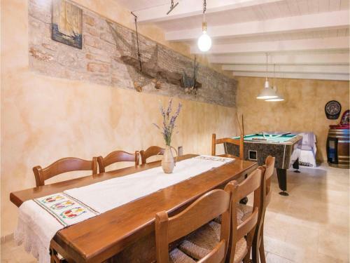 Five-bedroom Holiday Home In Galizana
