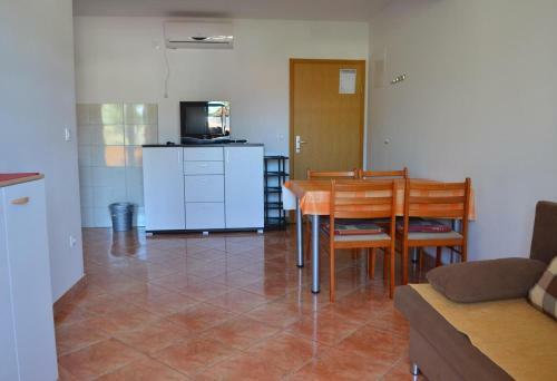 Apartment Gradac 13681e
