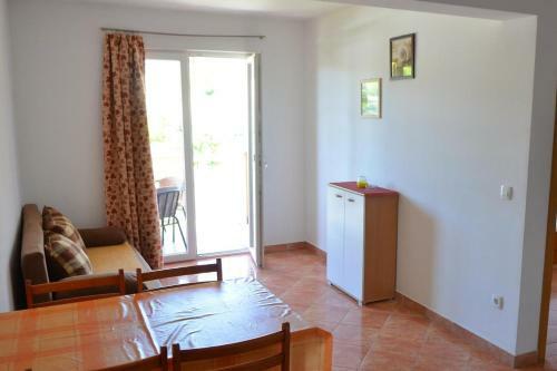 Apartment Gradac 13681e