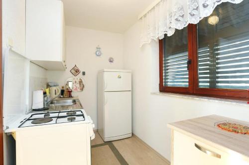 Apartments With A Parking Space Gradac (makarska) - 6825