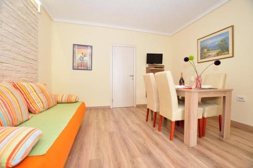 Apartment Gradac 15282f