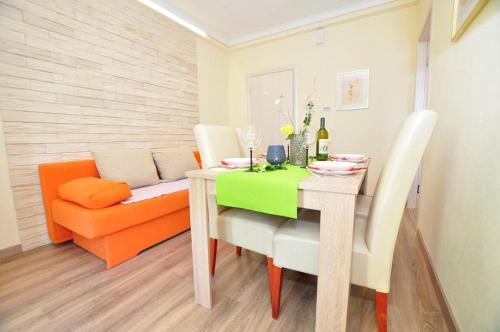 Apartment Gradac 15282b