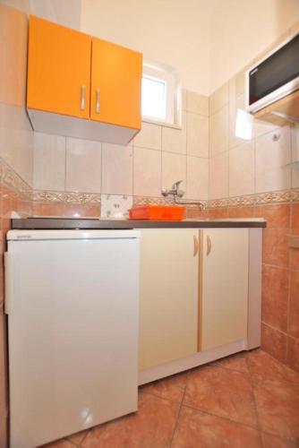 Apartment Gradac 15282b