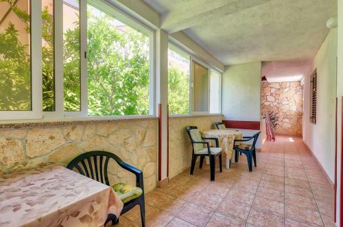 Apartment Gradac 15750d