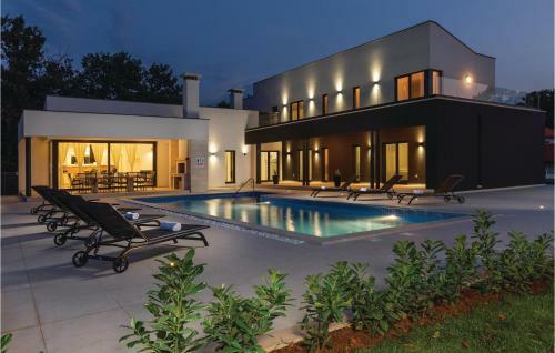 Five-bedroom Holiday Home In Kujici