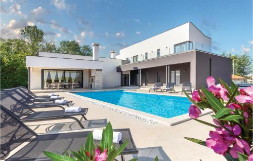 Five-bedroom Holiday Home In Kujici
