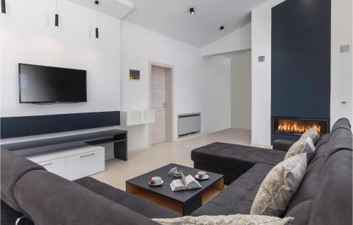 Five-bedroom Holiday Home In Kujici