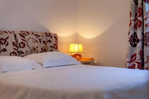 Hvar Villa Sleeps 8 Pool Air Con Wifi T739246