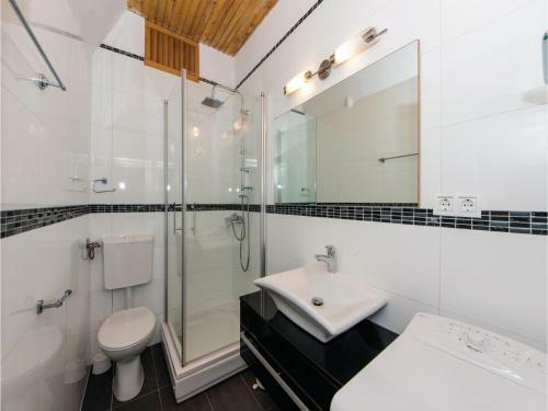 Five-bedroom Holiday Home In Jadranovo