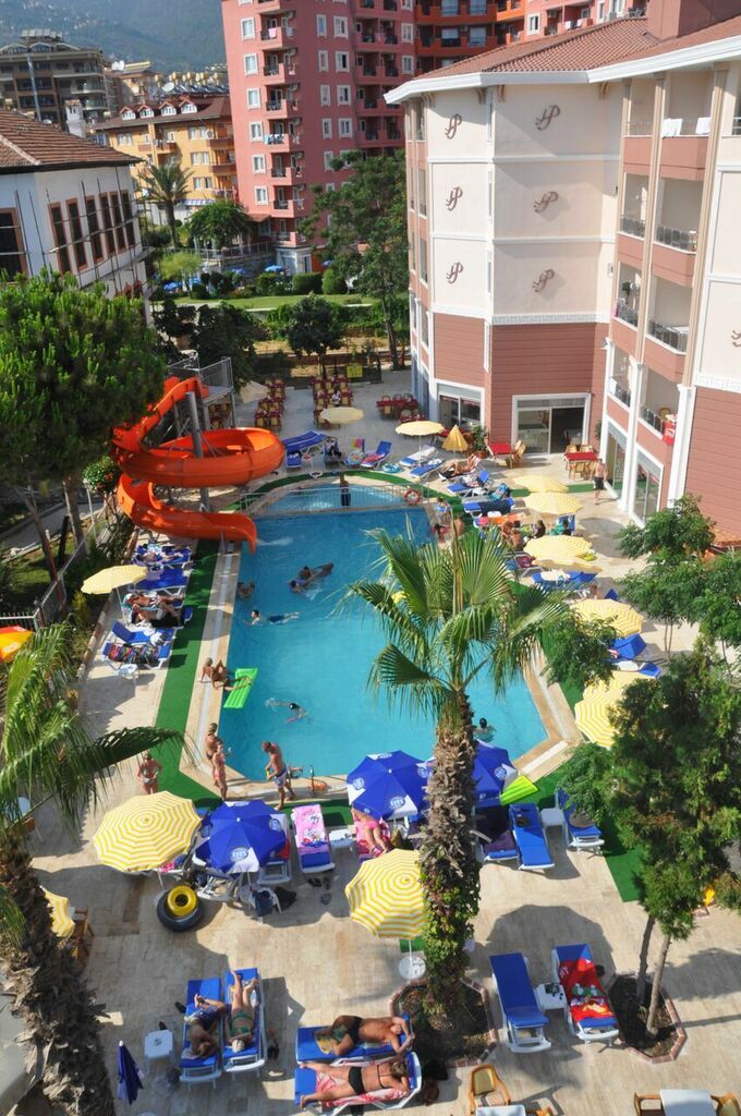 Primera Hotel And Apart