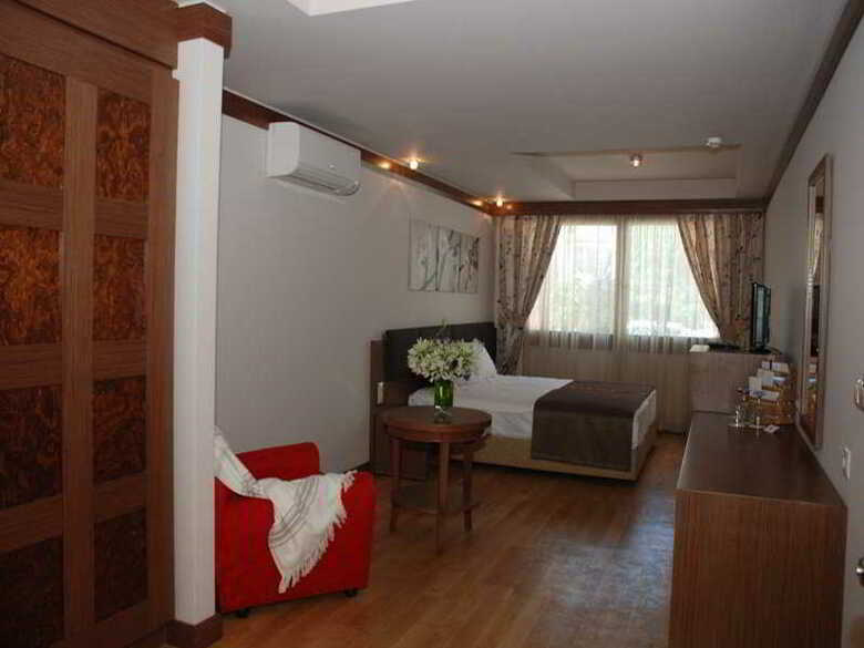 Hotel The Corner