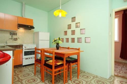 Apartments By The Sea Jelsa (hvar) - 8747