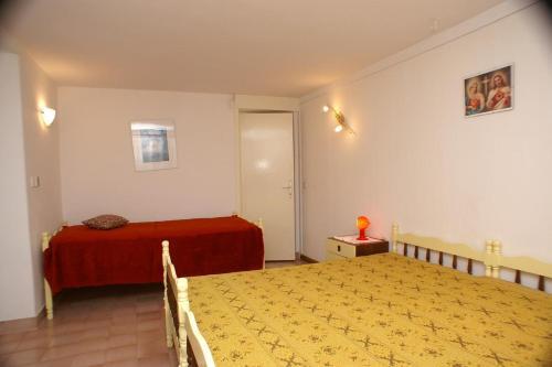 Apartments By The Sea Jelsa (hvar) - 4017