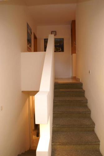 Apartments By The Sea Jelsa (hvar) - 4017