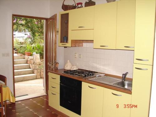 Apartments By The Sea Jelsa (hvar) - 15073