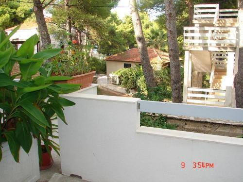 Apartments By The Sea Jelsa (hvar) - 15073