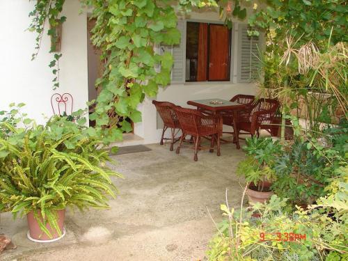 Apartments By The Sea Jelsa (hvar) - 15073