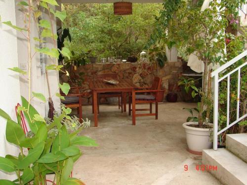 Apartments By The Sea Jelsa (hvar) - 15073