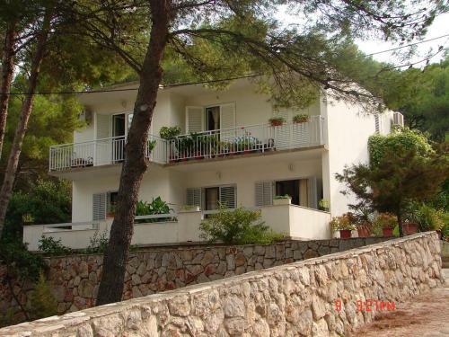 Apartments By The Sea Jelsa (hvar) - 15073