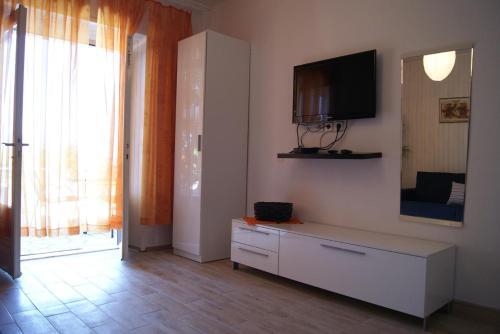 Apartments By The Sea Jelsa (hvar) - 15348