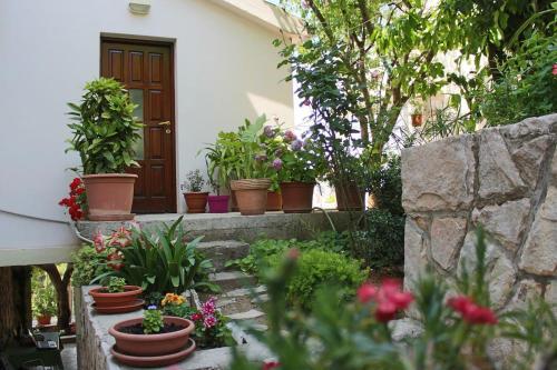 Apartments By The Sea Jelsa (hvar) - 15348