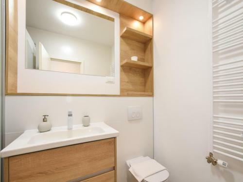 Four-bedroom Holiday Home In Jesenice