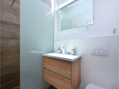 Four-bedroom Holiday Home In Jesenice