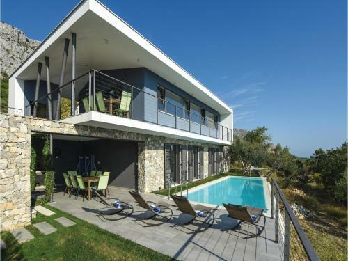 Four-bedroom Holiday Home In Jesenice