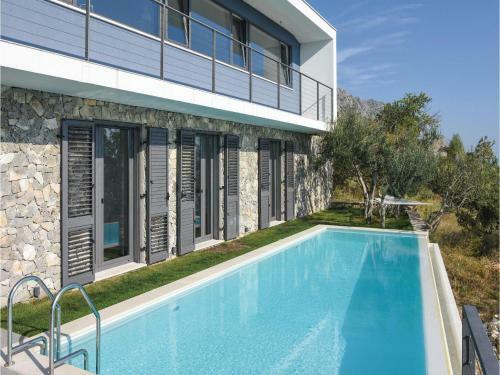 Four-bedroom Holiday Home In Jesenice