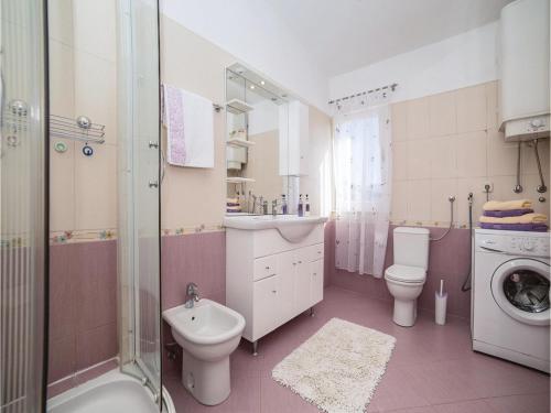 Three-bedroom Holiday Home In Kastel Sucurac