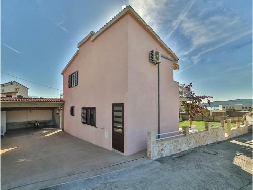 Three-bedroom Holiday Home In Kastel Sucurac