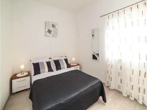 Three-bedroom Holiday Home In Kastel Sucurac