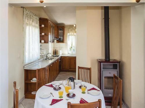 Three-bedroom Holiday Home In Kastel Sucurac