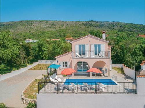 Four-bedroom Holiday Home In Koromacno