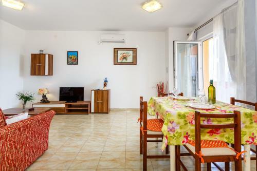 Apartment Tomy 2+2