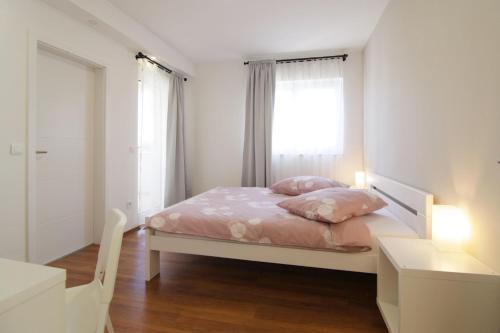 Apartments Denis 1742