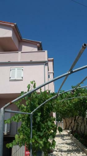 Apartments Sindi