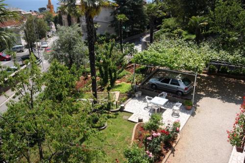 Hostal Rooms With A Parking Space Lovran (opatija) - 2302