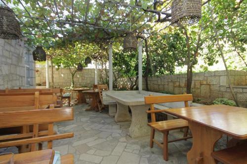 Hostal Double Room Lumbarda 9305d