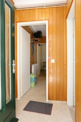 Apartment Lumbarda 9305b