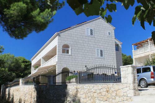 Apartment Lumbarda 9304b