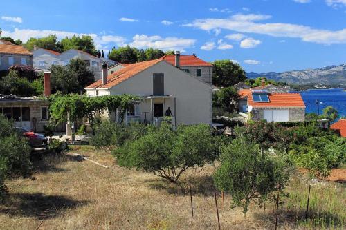 Apartment Lumbarda 4437a