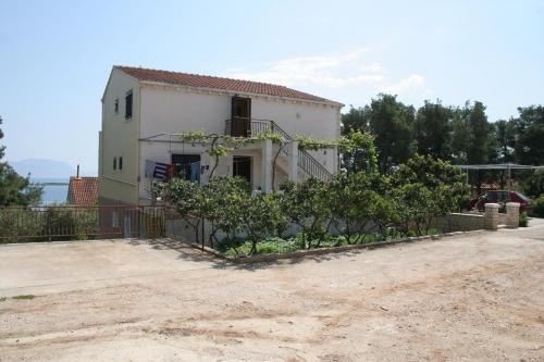 Apartment Lumbarda 177b
