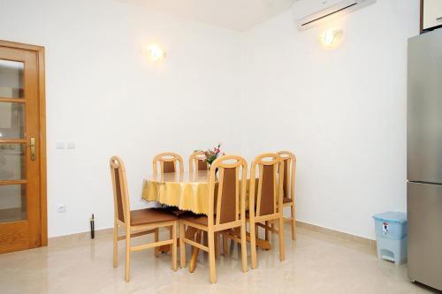 Apartment Lumbarda 9300a