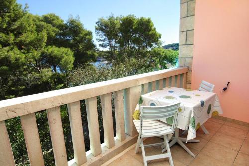 Apartment Lumbarda 9300a