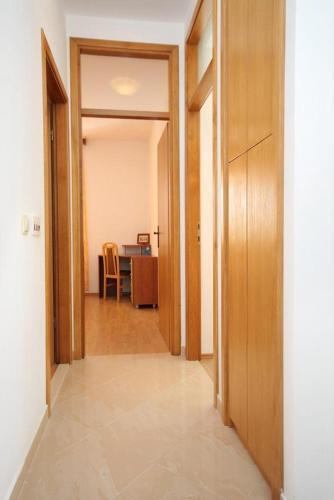 Apartment Lumbarda 9300a