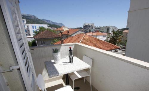 Apartments By The Sea Makarska - 15840