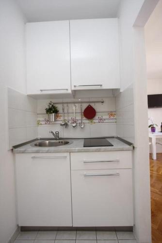 Apartments By The Sea Makarska - 15840