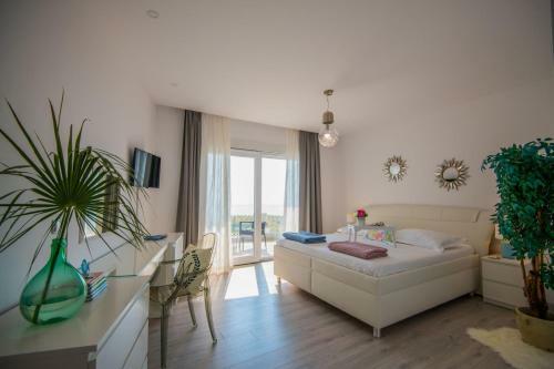 Villa Ctma246/ New Modern House With Private Heated Pool
